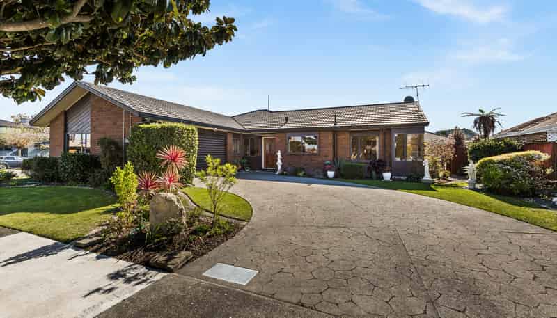 1 Hyatt Grove, Greenmeadows