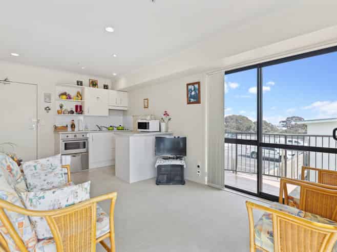 8A/18 Ronwood Avenue, Manukau