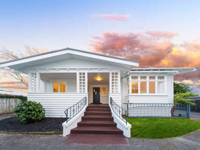 1 Crescent Road, Epsom
