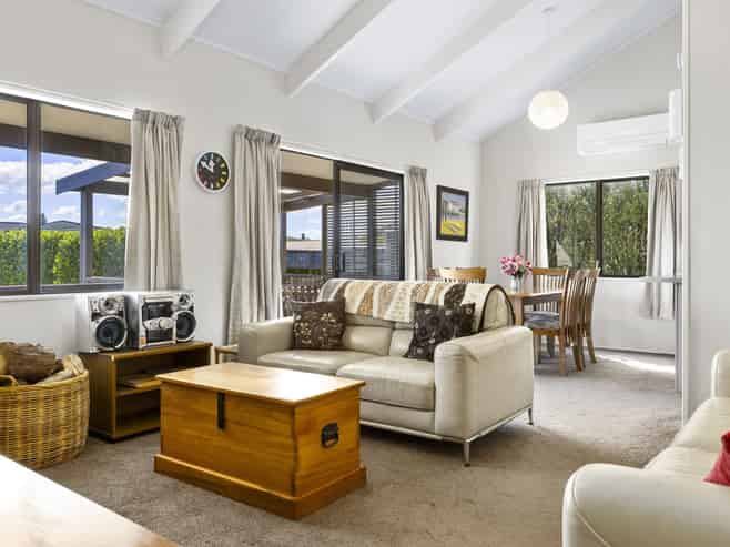 5 Kempton Place, Richmond Heights