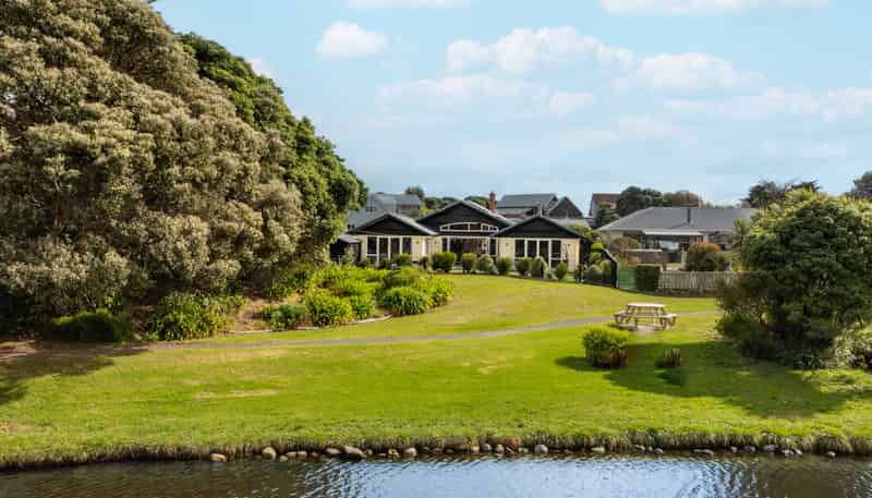 196 Tutere Street, Waikanae Beach
