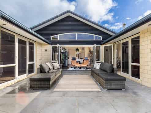 196 Tutere Street, Waikanae Beach