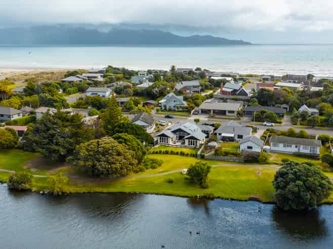 196 Tutere Street, Waikanae Beach