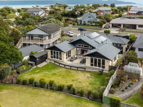 196 Tutere Street, Waikanae Beach