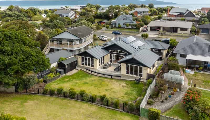 196 Tutere Street, Waikanae Beach