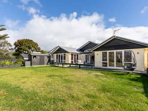 196 Tutere Street, Waikanae Beach