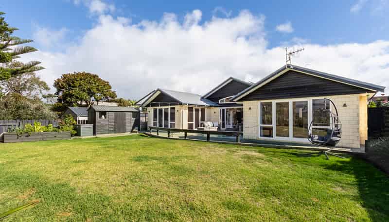 196 Tutere Street, Waikanae Beach