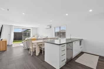 29 Jean Batten Lane, ROLLESTON