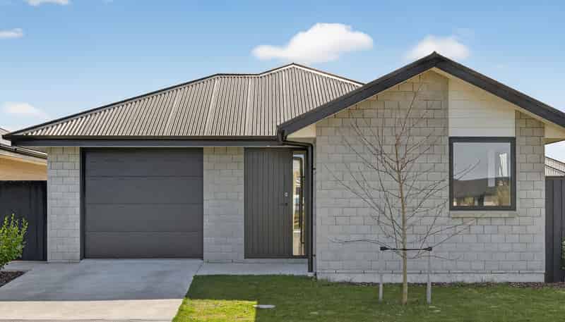 29 Jean Batten Lane, ROLLESTON