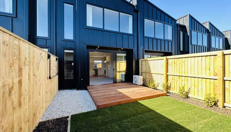 7/9 Marcroft St, Woolston