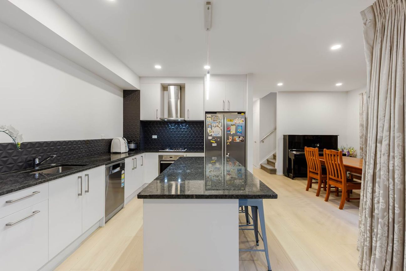 Gorgeous Standalone Family Home - Widok 6