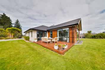 673 Woodbury Road, Woodbury