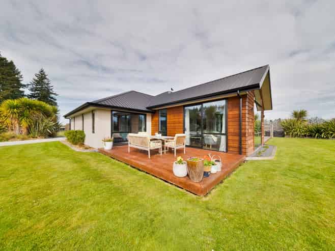 673 Woodbury Road, Woodbury