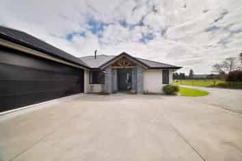 673 Woodbury Road, Woodbury