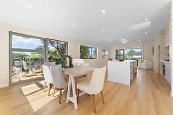 45 Chamberlain Road, Massey