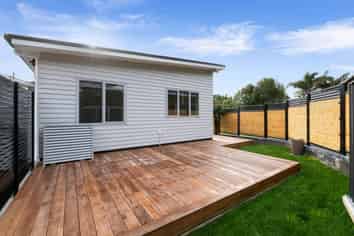 1 Weranui Road, Waiwera