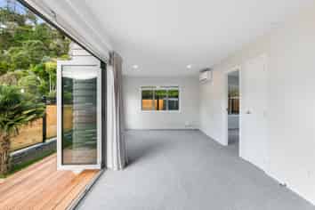 1 Weranui Road, Waiwera