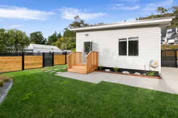 1 Weranui Road, Waiwera