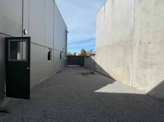 Smart Office & Warehouse Space