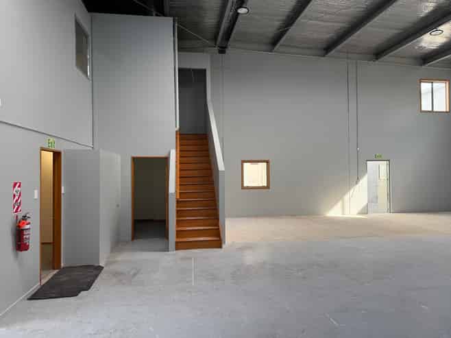 Smart Office & Warehouse Space