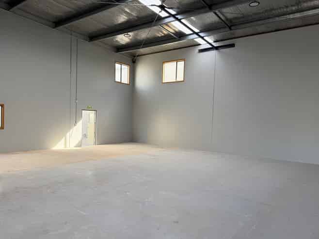 Smart Office & Warehouse Space