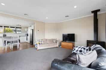 16 La Salle Drive, Westown