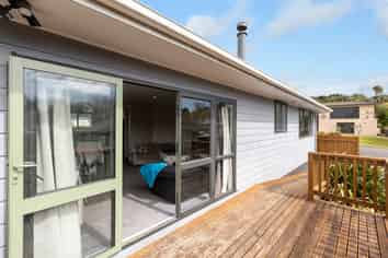 16 La Salle Drive, Westown