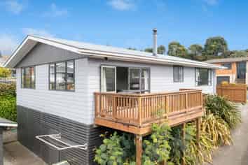 16 La Salle Drive, Westown