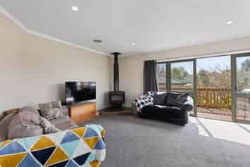 16 La Salle Drive, Westown