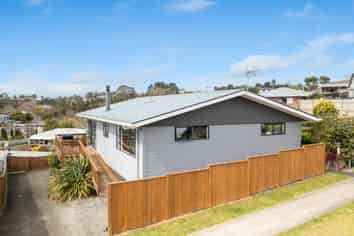 16 La Salle Drive, Westown