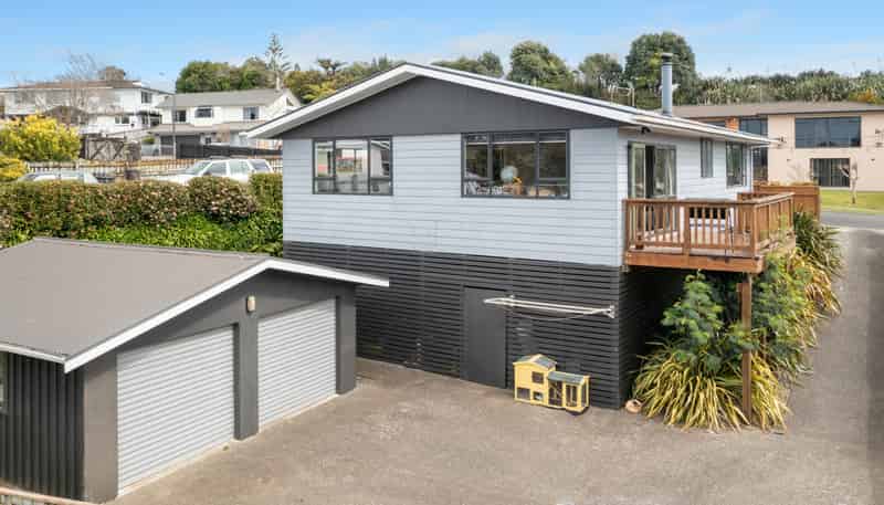 16 La Salle Drive, Westown