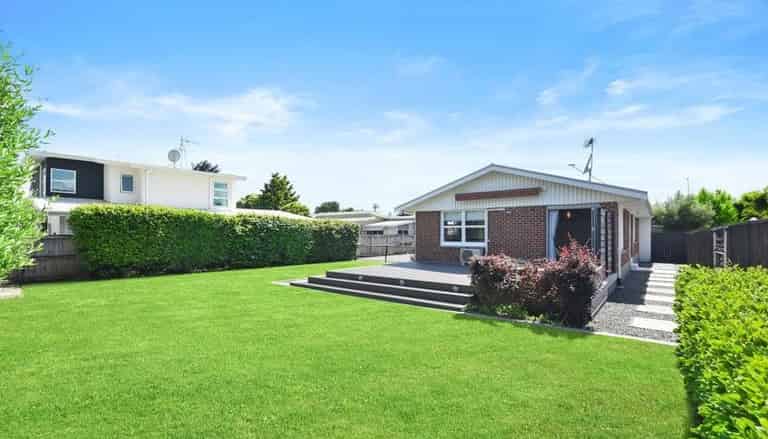 749B River Road, Chartwell