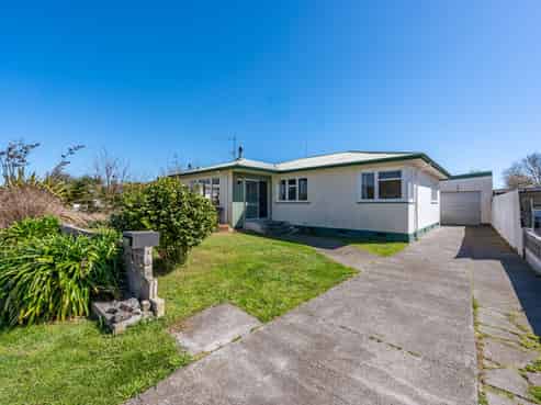 711 Norton Road, Akina