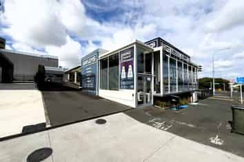 High Profile Showroom & Workshop | 595 m2