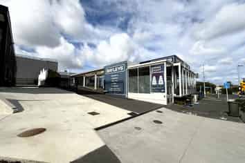 High Profile Showroom & Workshop | 595 m2