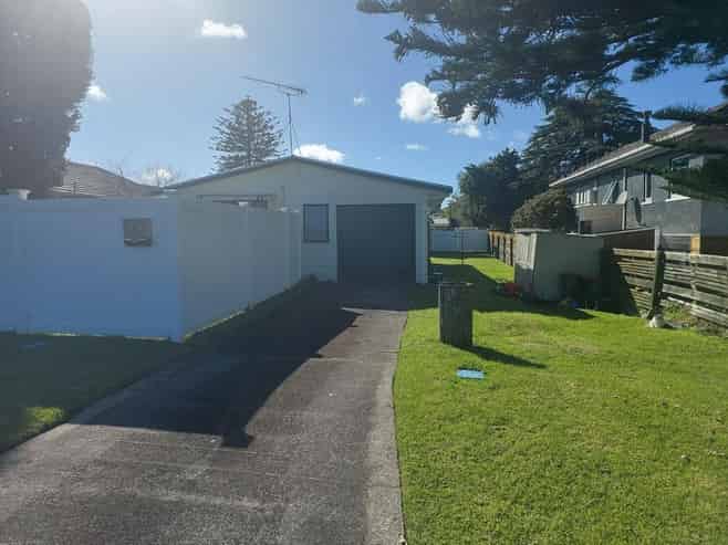 3A Shepherds Road, Papakura