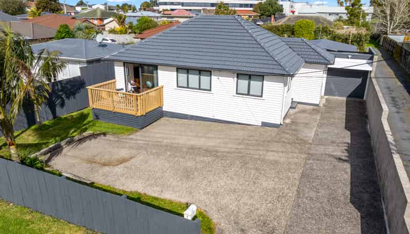 9 Grainger Road, Te Atatu South