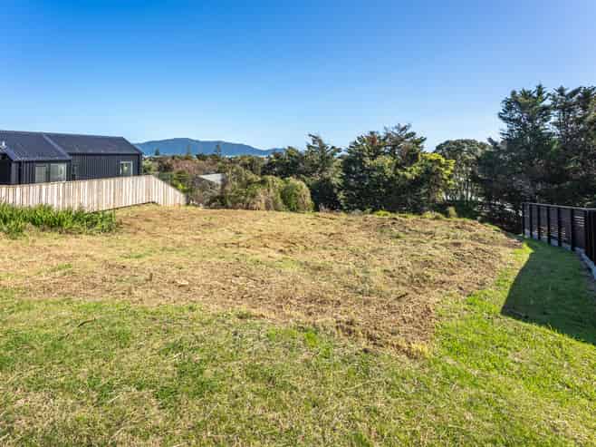 13 Kawau Grove, Waikanae
