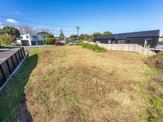 13 Kawau Grove, Waikanae