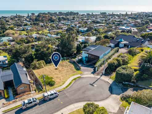 13 Kawau Grove, Waikanae Beach