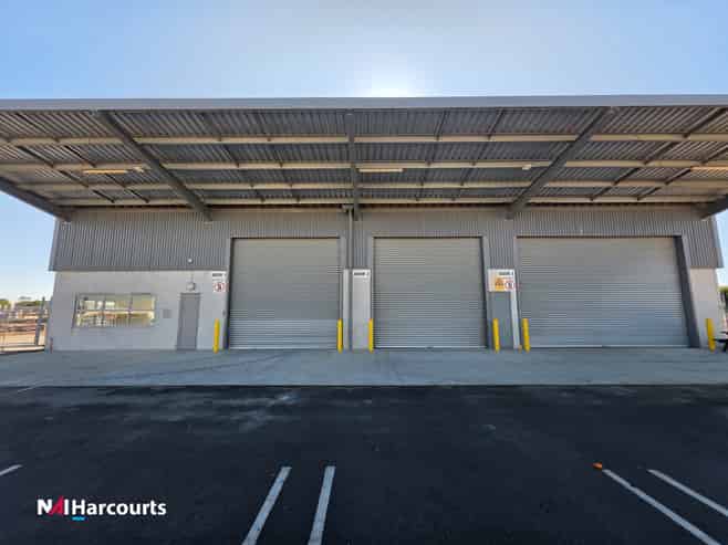 Modern Industrial Warehouse with 5T Gantry Crane 