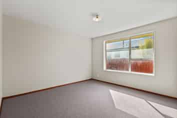 2/68 Kawau Crescent, Bromley