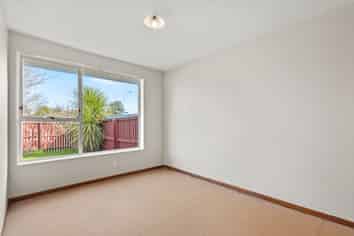2/68 Kawau Crescent, Bromley