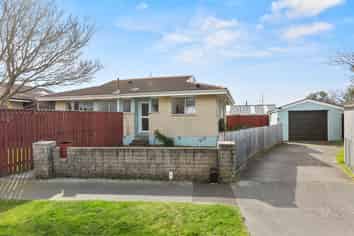 2/68 Kawau Crescent, Bromley