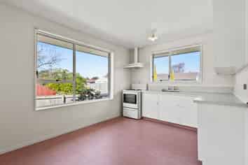 2/68 Kawau Crescent, Bromley