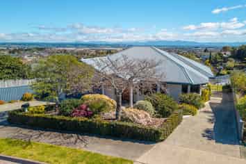 56 Olympus Way, Richmond
