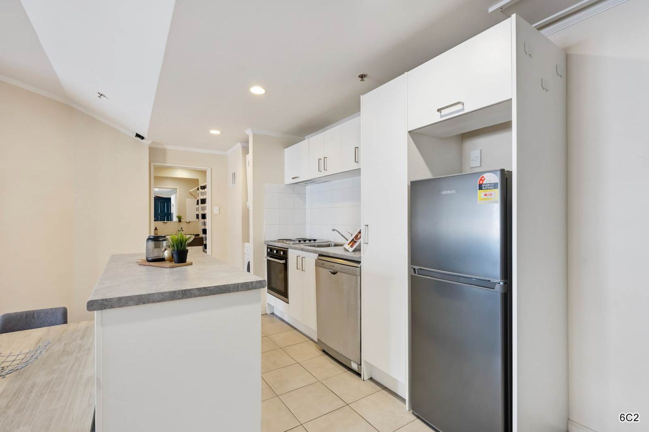 Two Freehold Waterfront Apartments on One Title! - Aanzicht 5