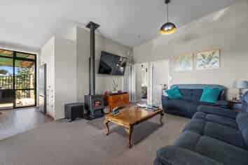 119 Card Road, Tauhei