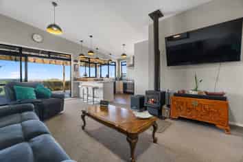 119 Card Road, Tauhei