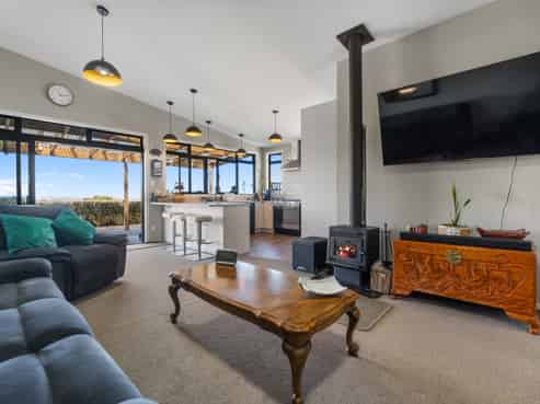 119 Card Road, Tauhei